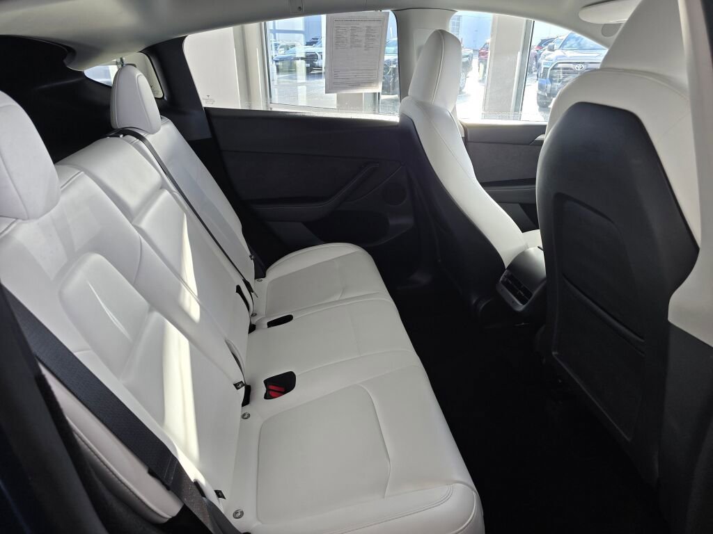Used 2025 Tesla Model Y Long Range image 44