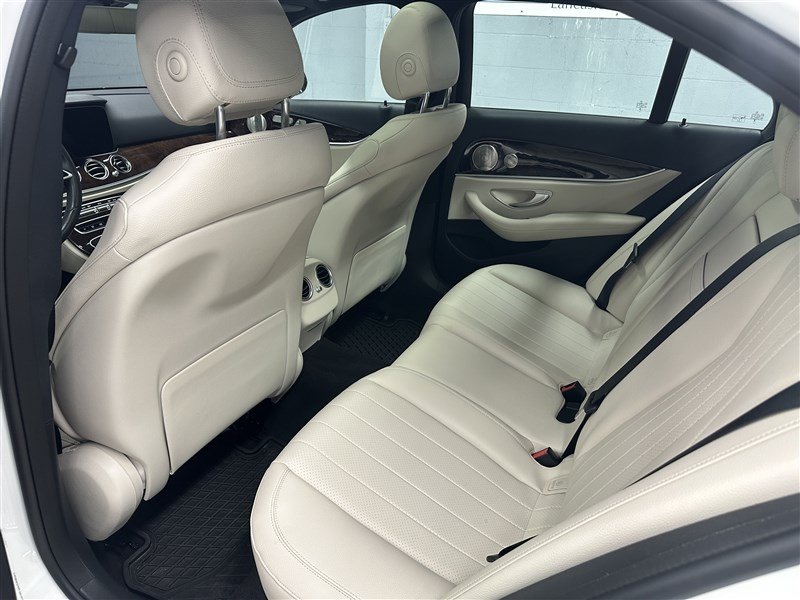 Used 2023 Mercedes-Benz E 350 4MATIC Sedan image 3