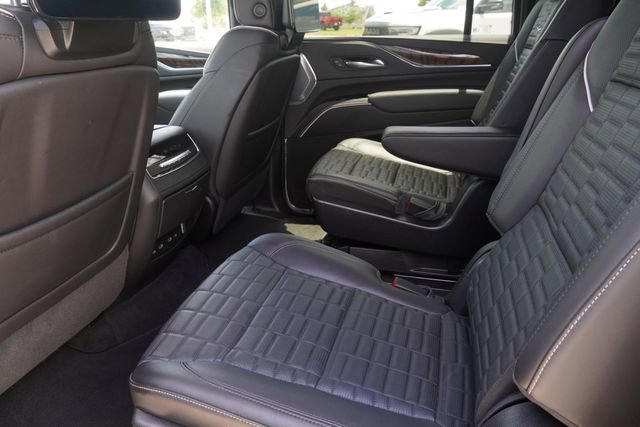 Used 2024 Cadillac Escalade ESV Premium Luxury Platinum image 12