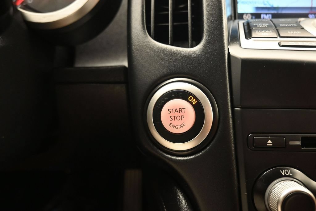 Used 2016 Nissan 370Z Touring RWD image 21