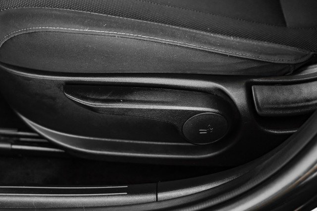 Used 2021 Hyundai Elantra SE w/ Cargo Package image 25