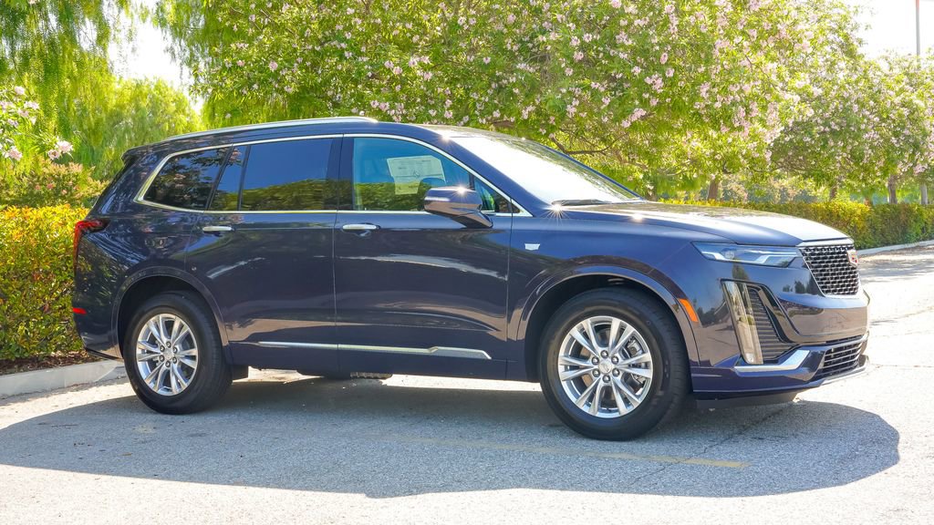 Used 2025 Cadillac XT6 Luxury FWD image 7