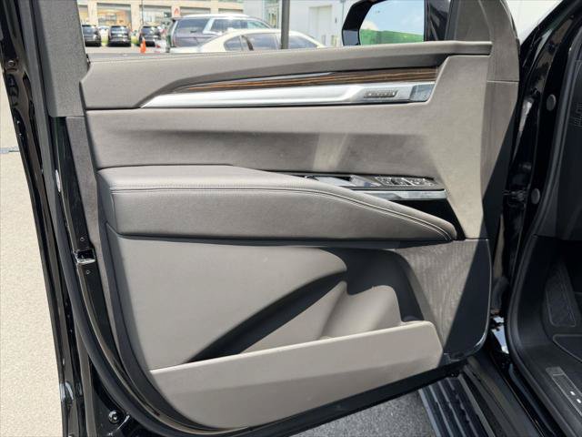 Used 2025 Cadillac Escalade Premium Luxury AWD/4WD image 18