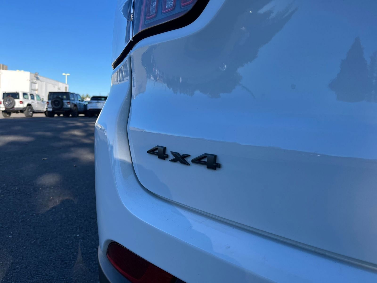 Used 2025 Jeep Compass Trailhawk image 17