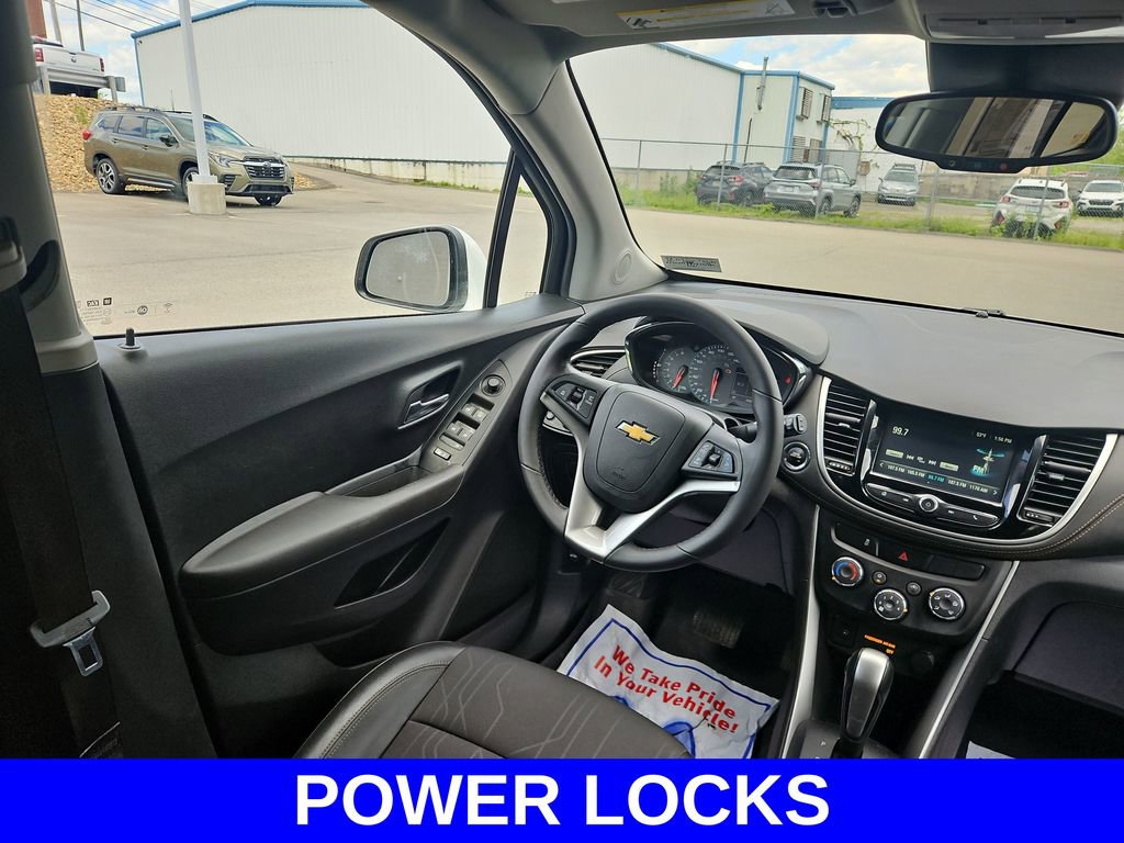 Used 2017 Chevrolet Trax LT w/ LT Convenience Package AWD/4WD image 9