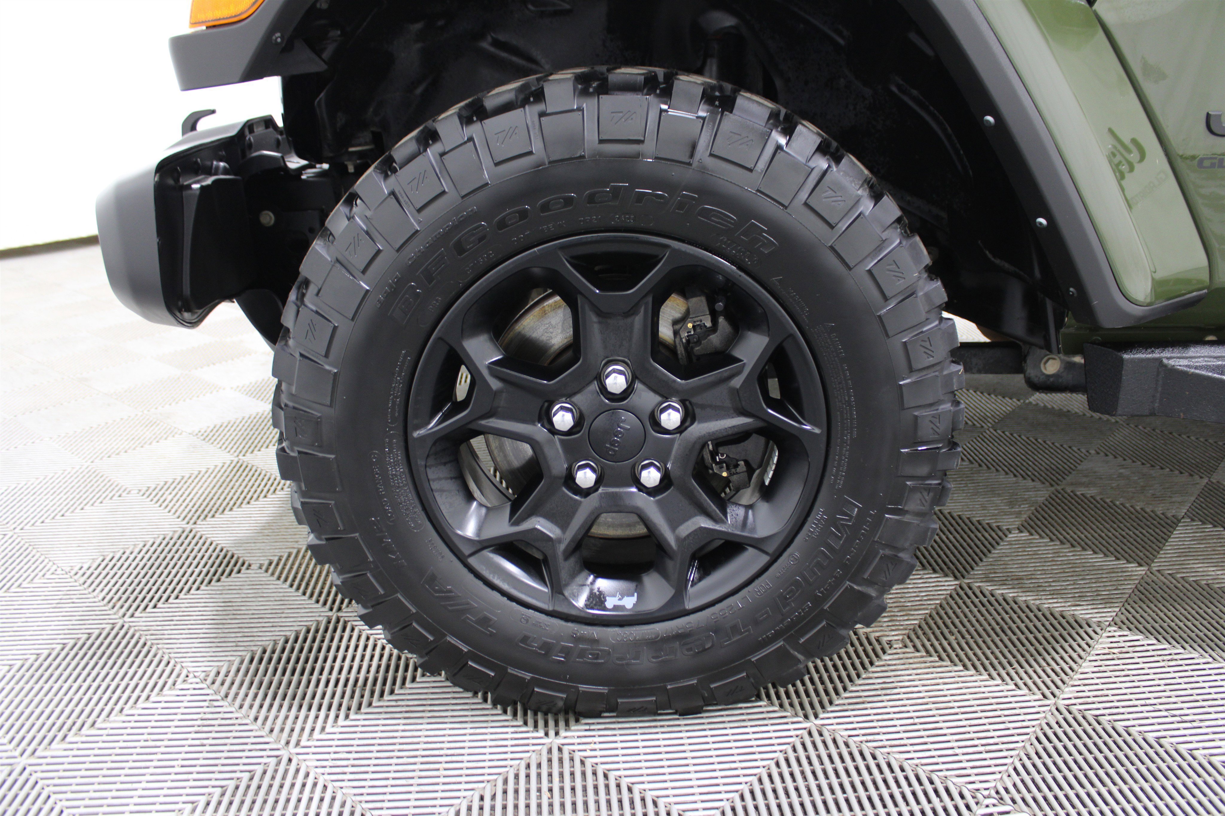 Used 2023 Jeep Gladiator Willys image 38