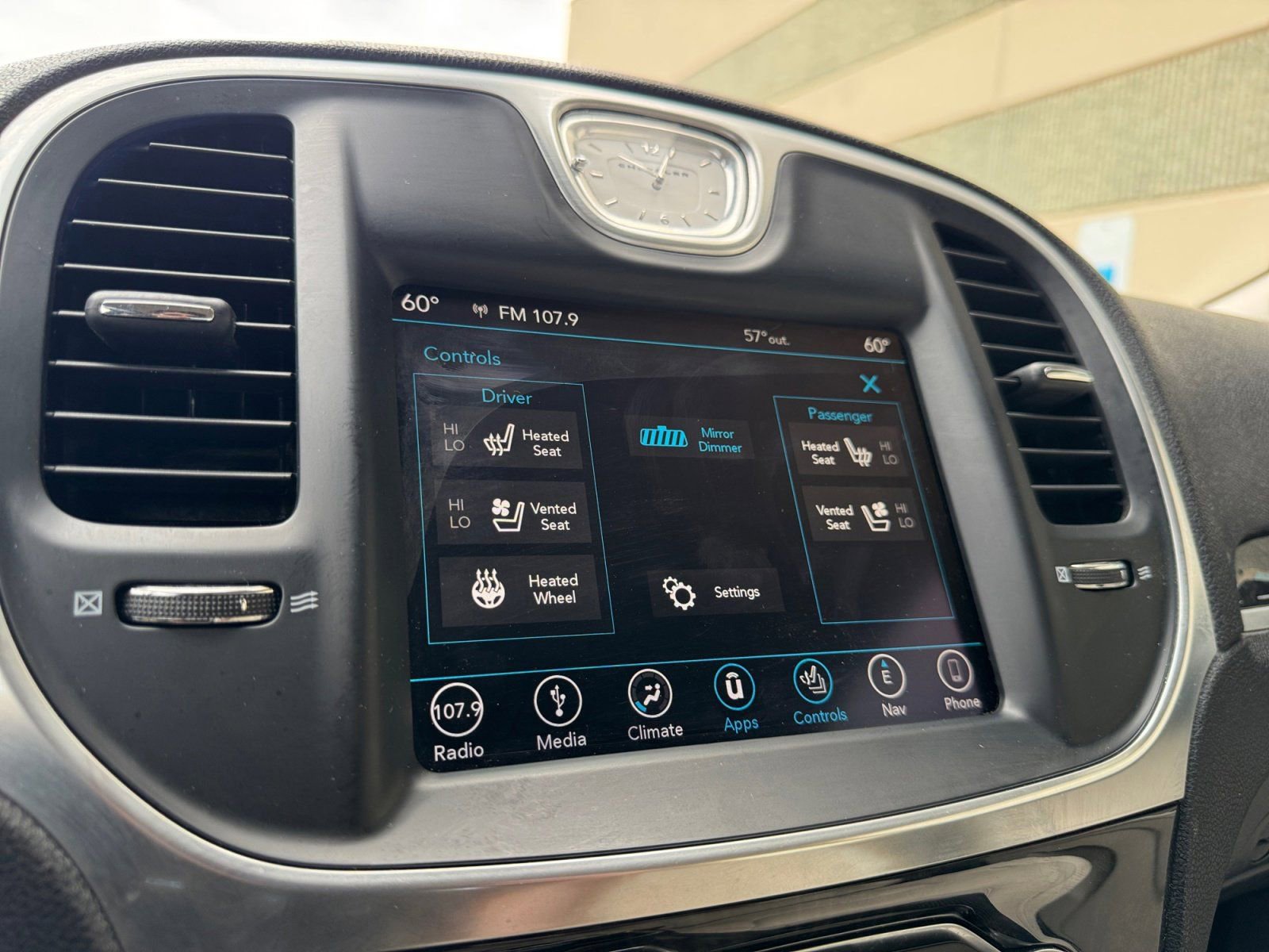 Used 2018 Chrysler 300 Limited w/ Harman/Kardon Audio Group image 27