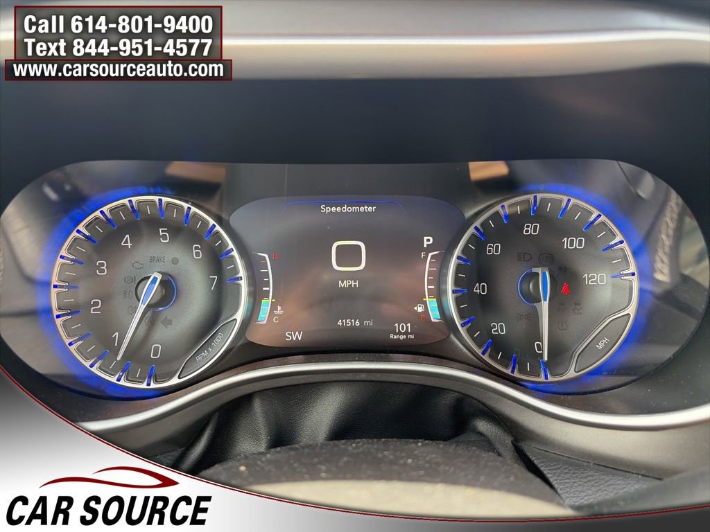 Used 2024 Chrysler Pacifica Touring-L FWD image 19