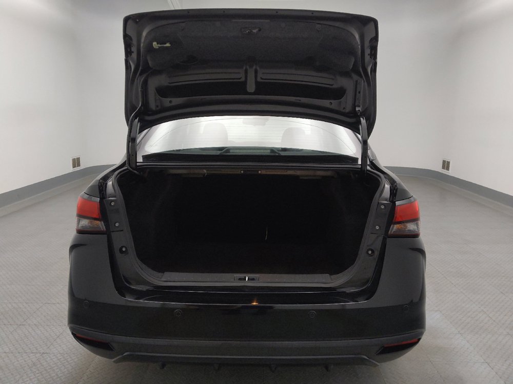 Used 2020 Nissan Versa SR FWD image 29