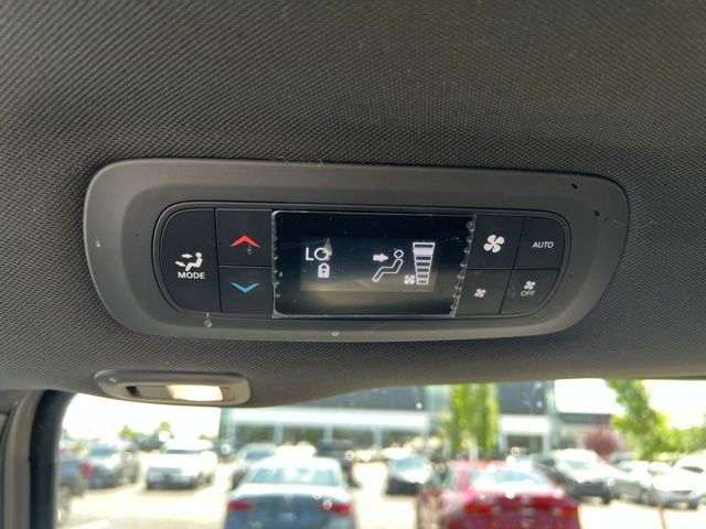 Used 2021 Chrysler Pacifica Touring-L w/ Premium & Safety Sphere Group AWD/4WD image 32
