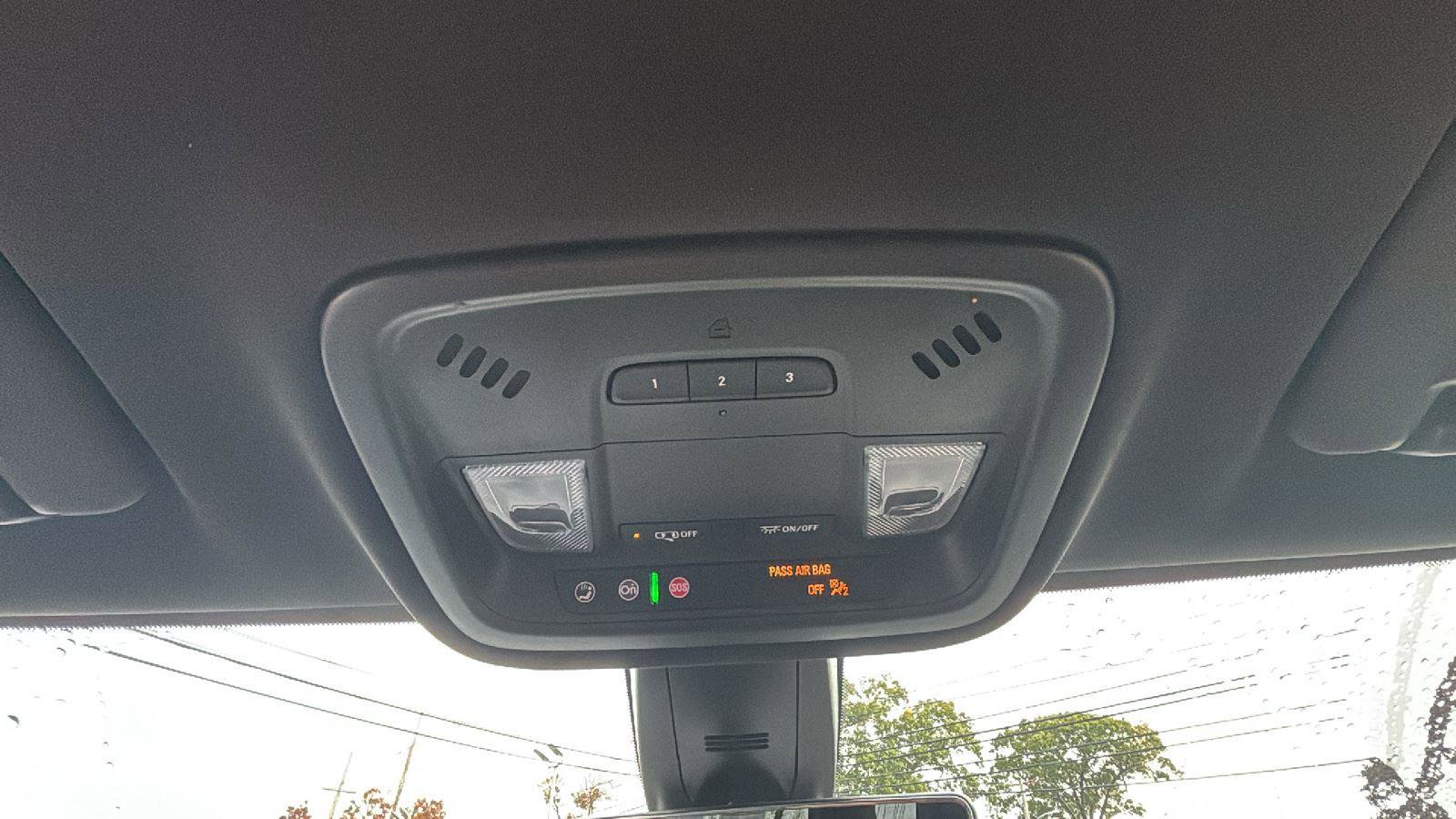 Used 2024 Chevrolet Traverse RS image 21