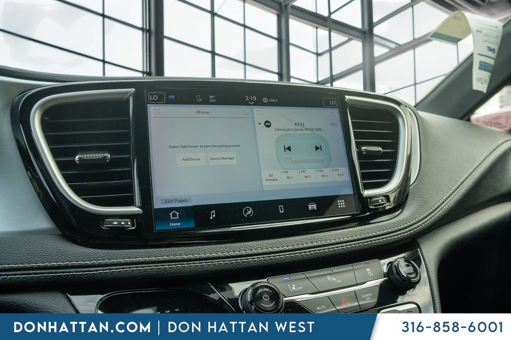 Used 2021 Chrysler Pacifica Touring w/ S Appearance Package FWD image 7
