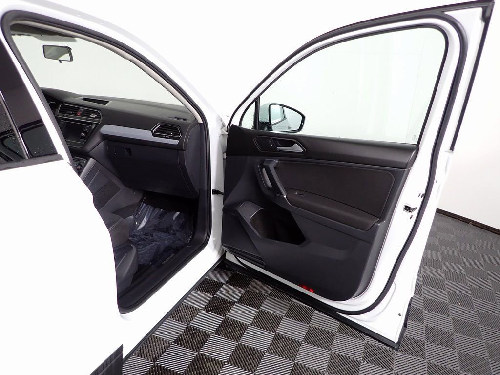 Used 2018 Volkswagen Tiguan S image 39