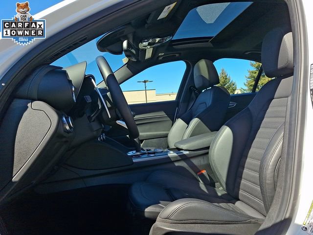 Used 2025 Alfa Romeo Giulia AWD image 16