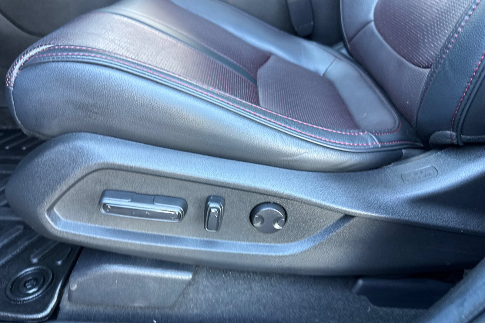 Used 2025 Honda Pilot Black Edition image 14
