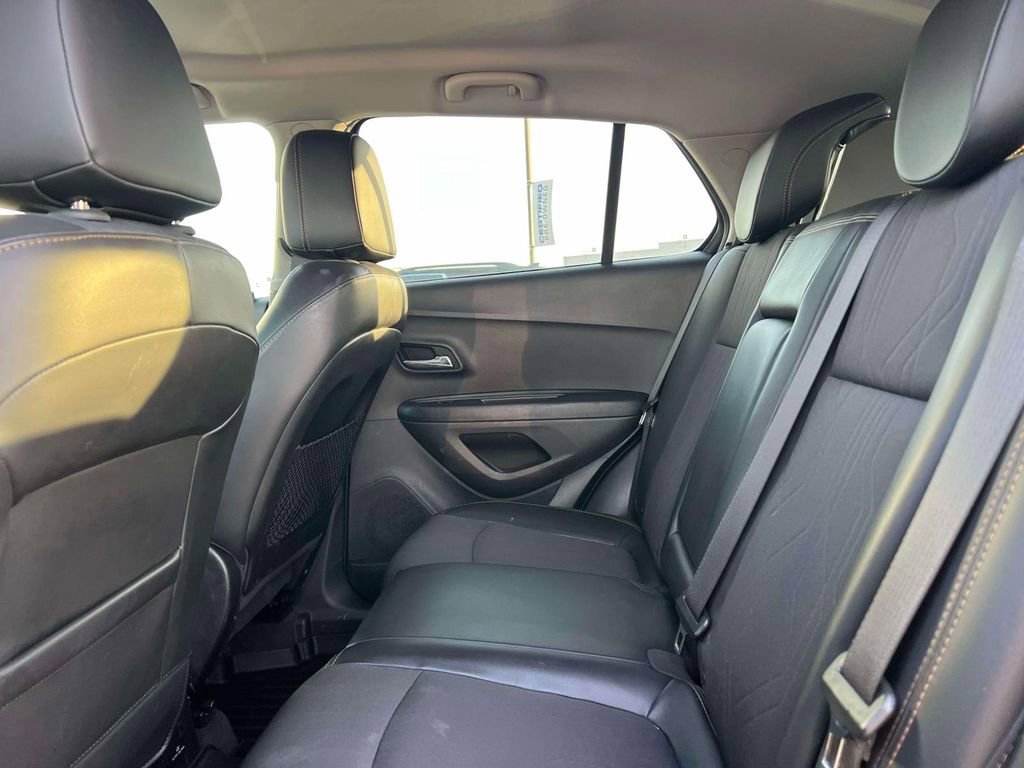 Used 2019 Chevrolet Trax LT w/ LT Convenience Package FWD image 13