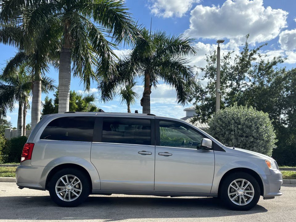 Used 2019 Dodge Grand Caravan SXT FWD image 5