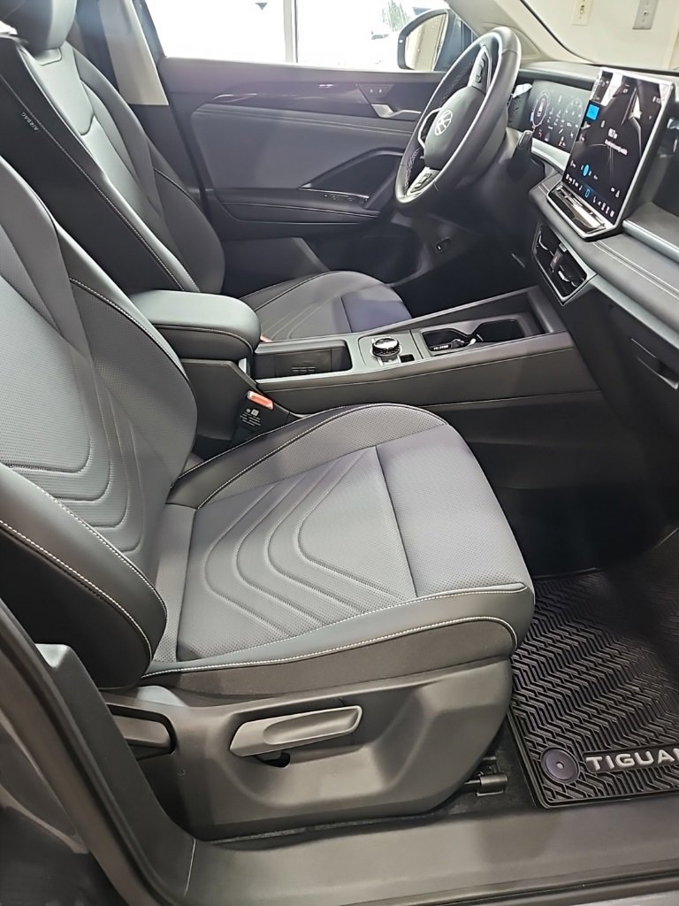 New 2026 Volkswagen Tiguan SE image 13