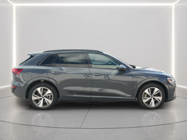 Used 2024 Audi Q8 e-tron Premium AWD/4WD image 6