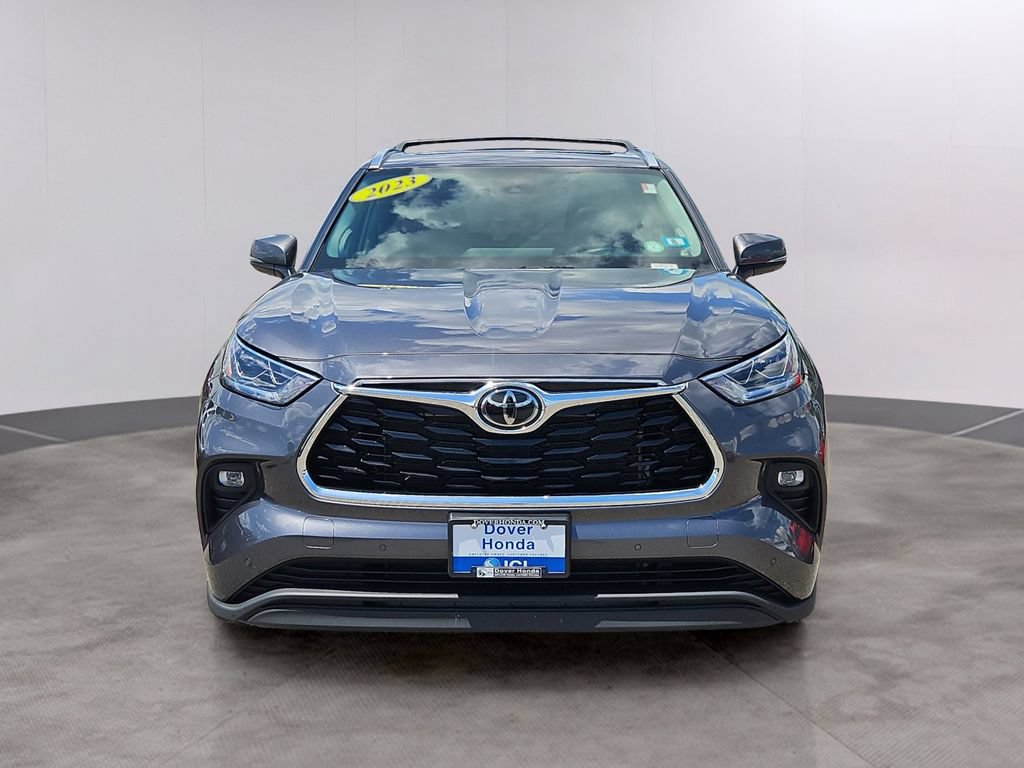 Used 2023 Toyota Highlander Limited AWD/4WD image 2
