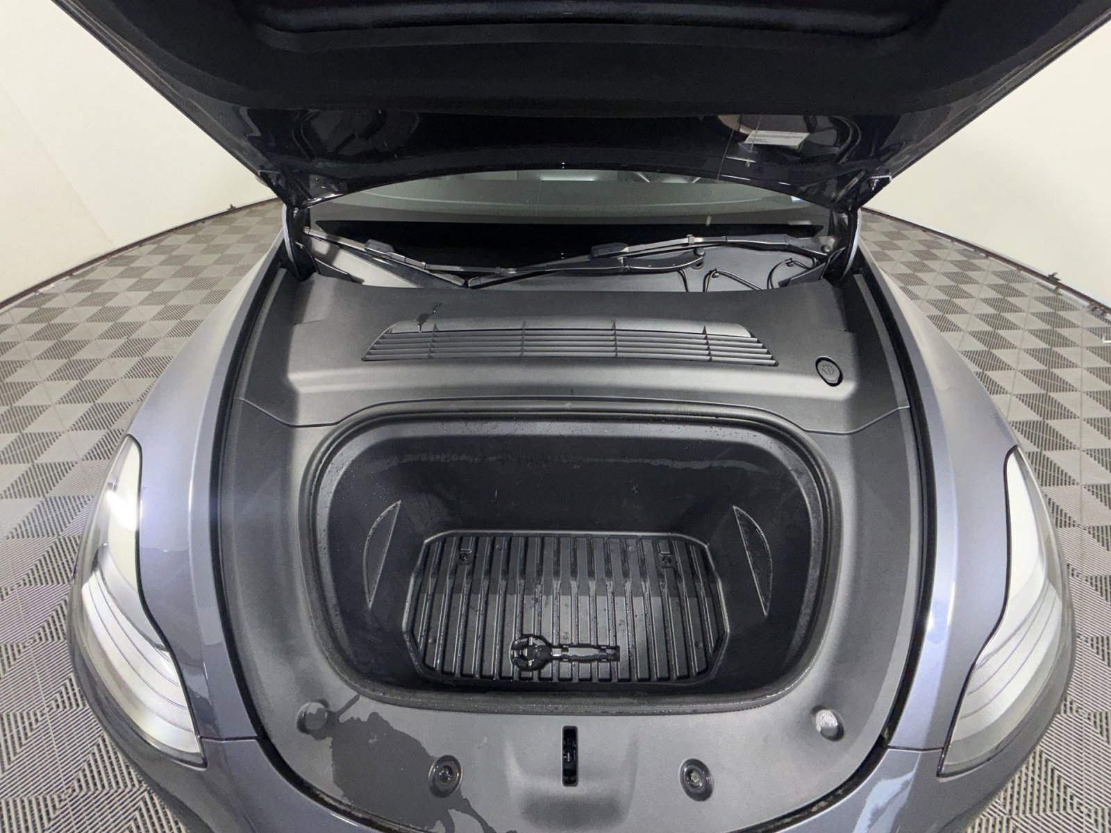 Used 2023 Tesla Model Y Long Range image 28