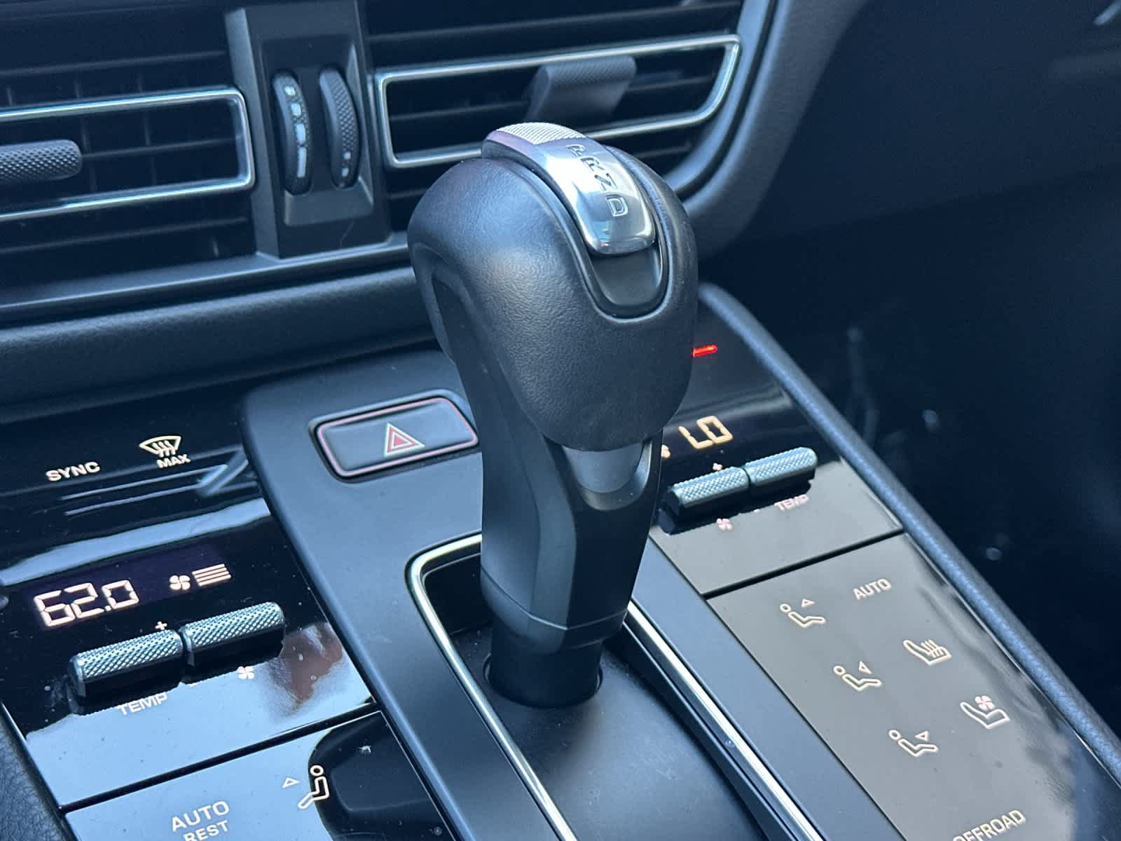 Certified 2025 Porsche Macan AWD/4WD image 24