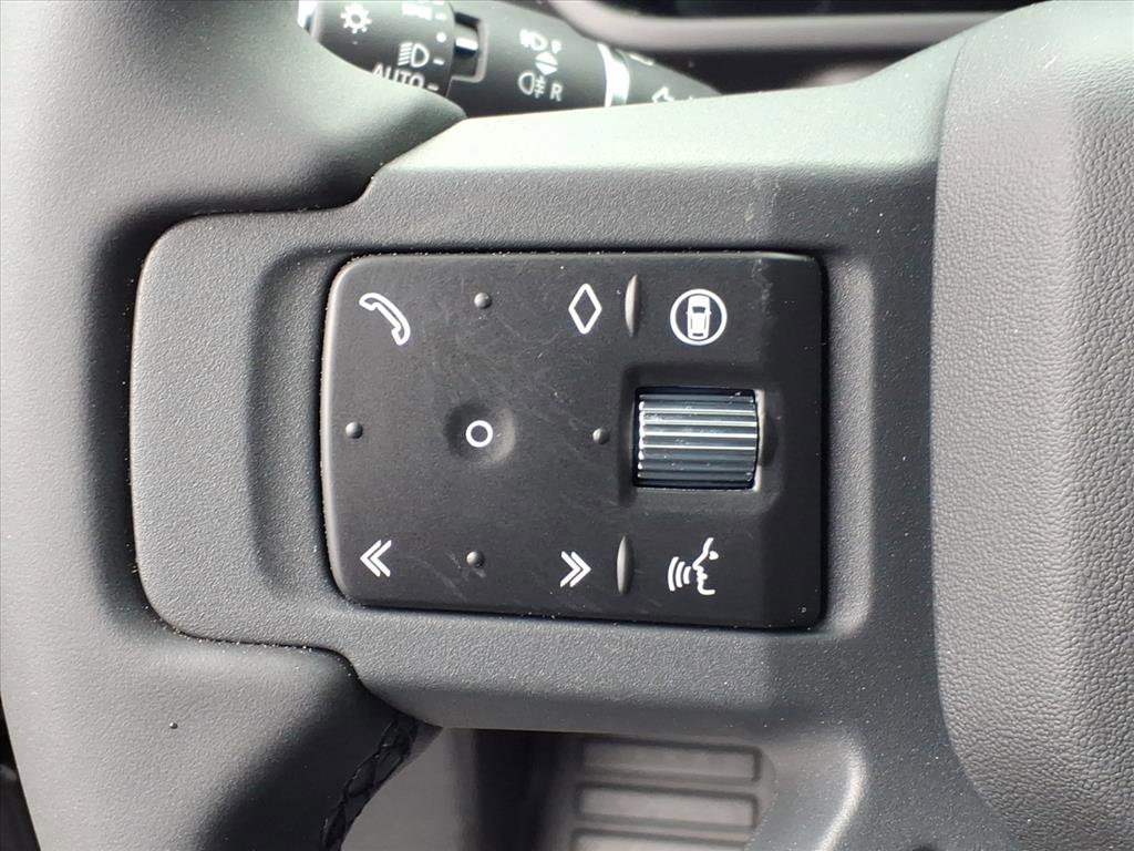 New 2026 Land Rover Defender 110 X-Dynamic SE image 15
