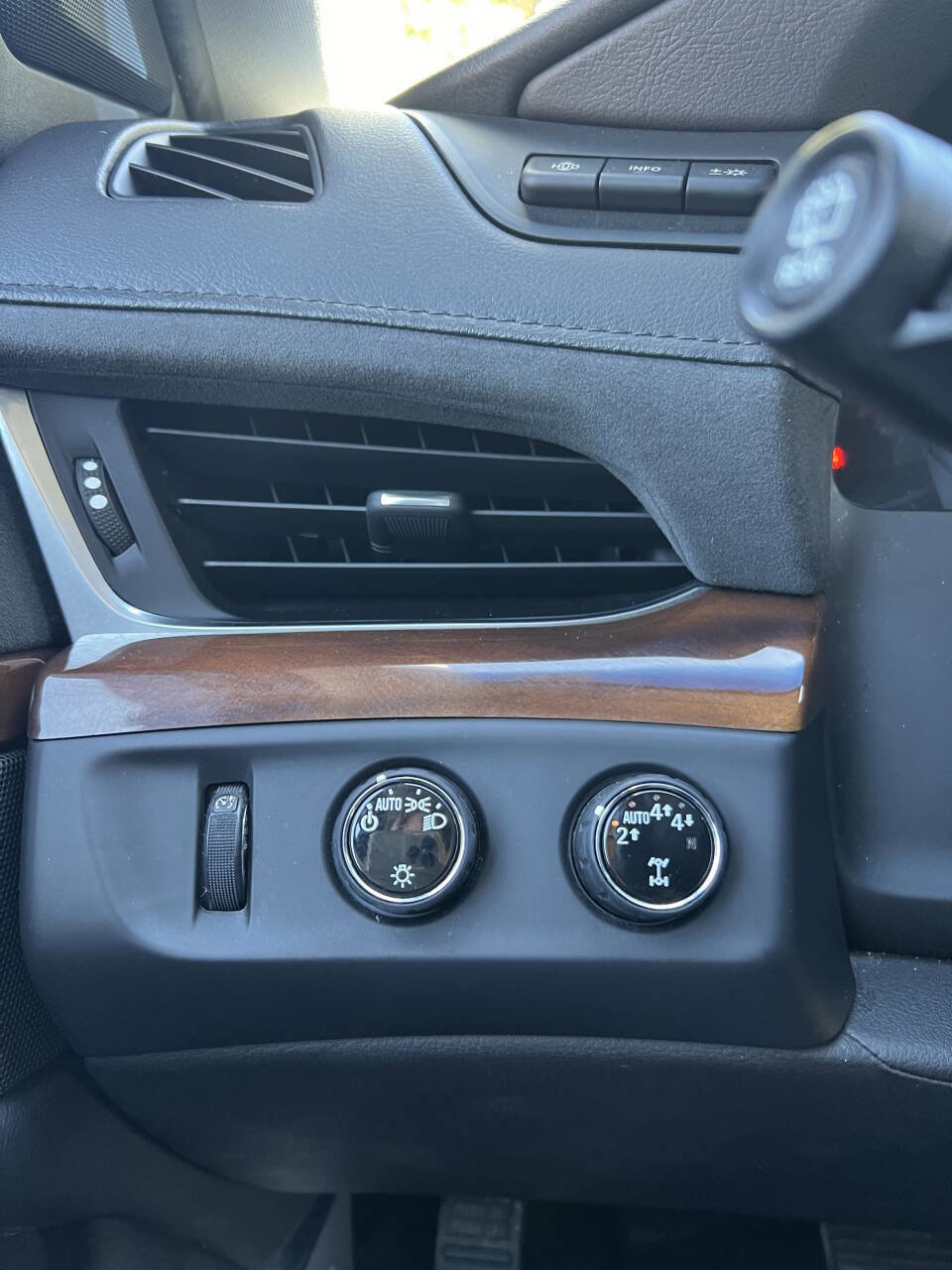 Used 2019 Cadillac Escalade Luxury image 20