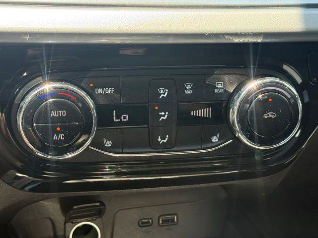 Used 2025 Chevrolet Trax LT w/ Sunroof Package FWD image 10