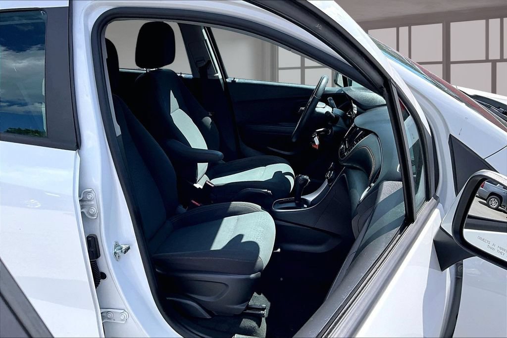 Used 2020 Chevrolet Trax LS FWD image 8