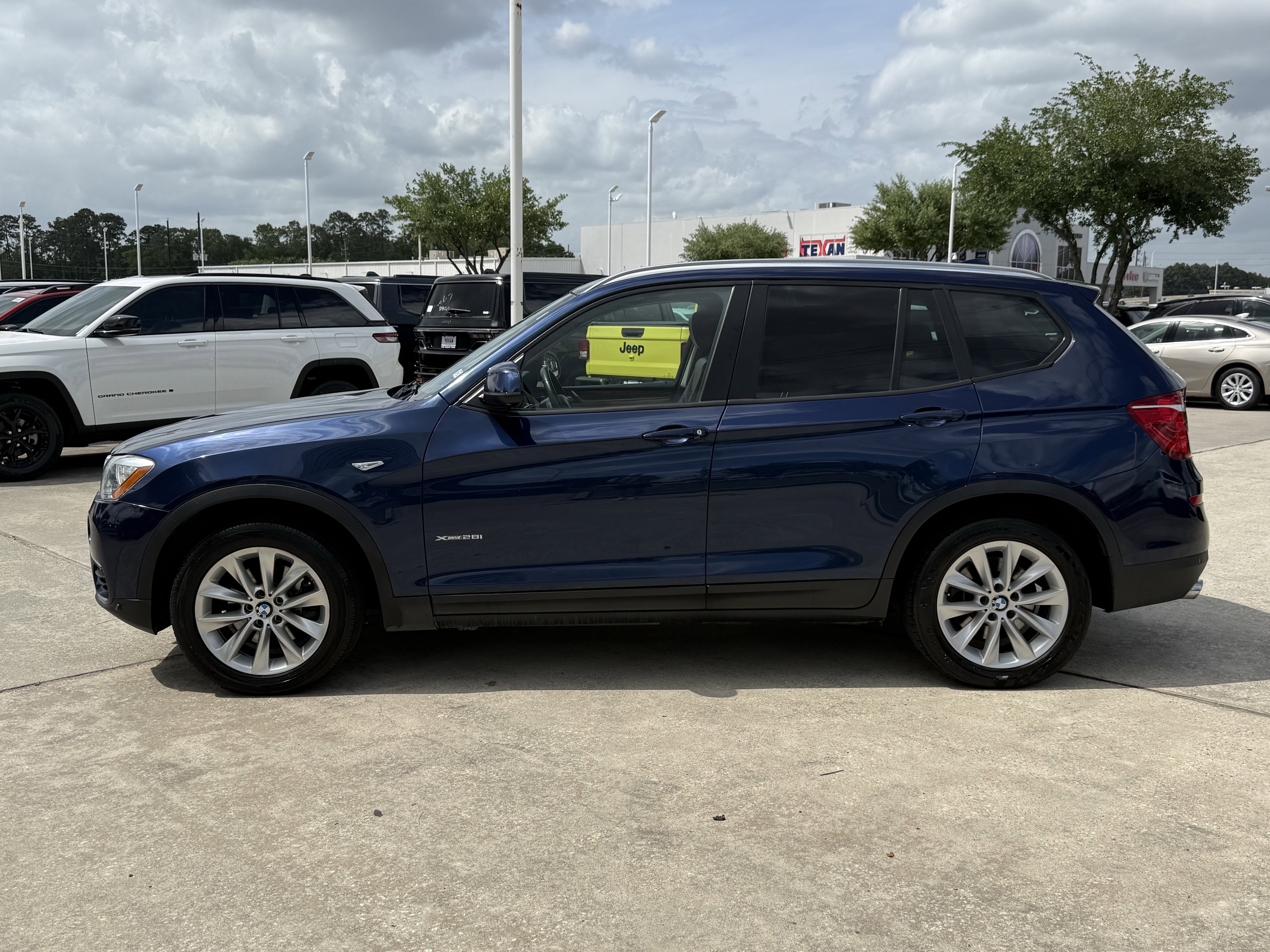 Used 2017 BMW X3 xDrive28i AWD/4WD image 8