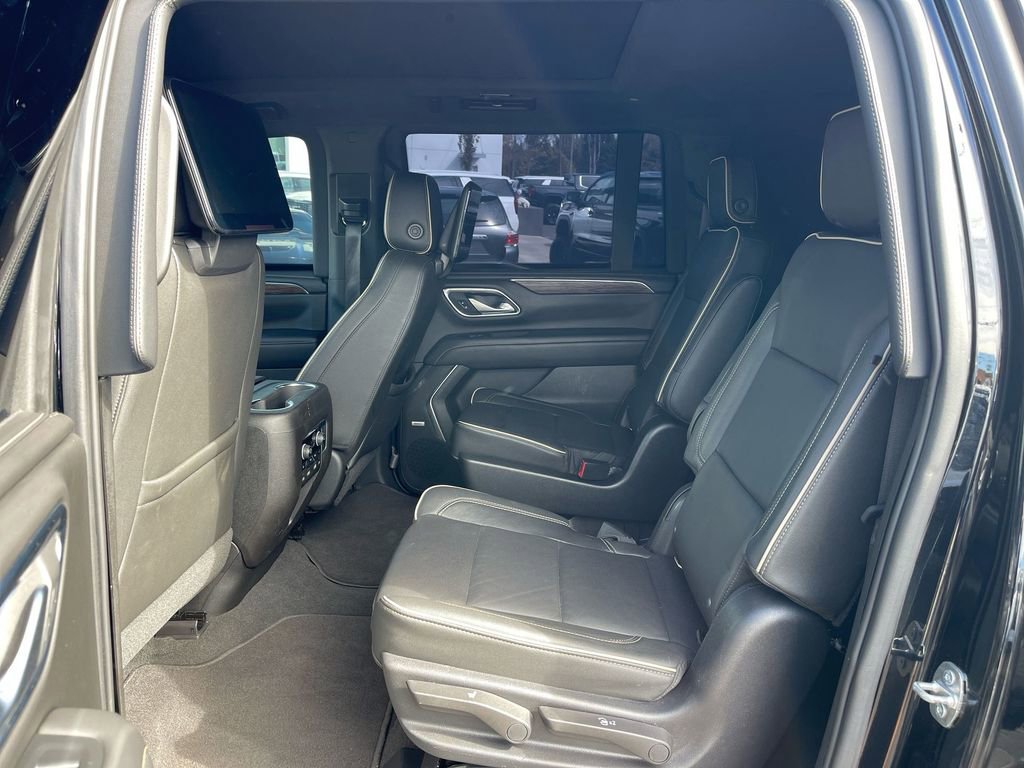 Used 2021 Chevrolet Suburban Premier w/ Premium Package image 12