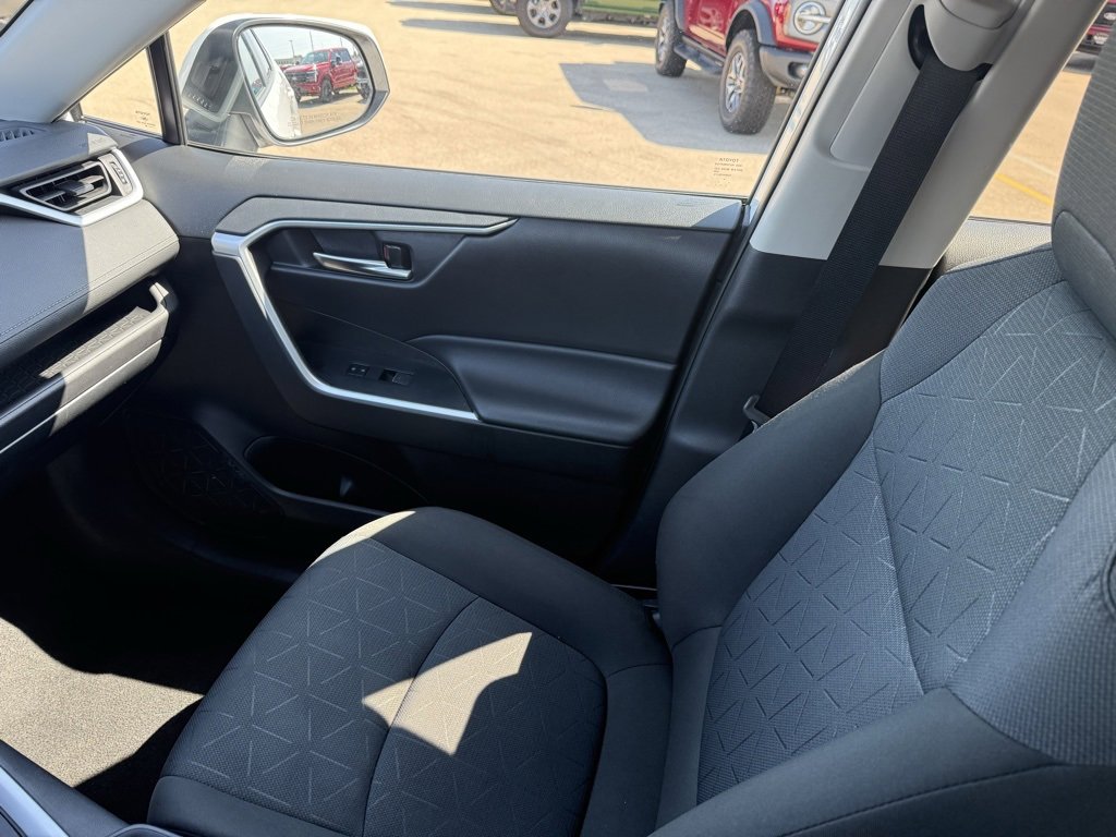 Used 2022 Toyota RAV4 XLE image 18