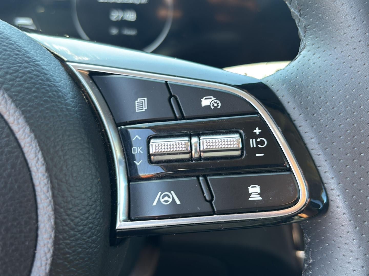 Used 2025 Kia Seltos SX AWD/4WD image 14