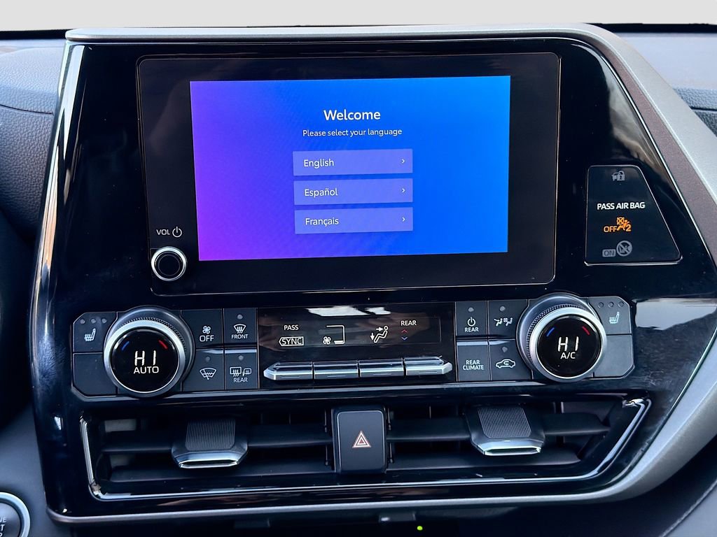 Used 2024 Toyota Highlander XLE image 32