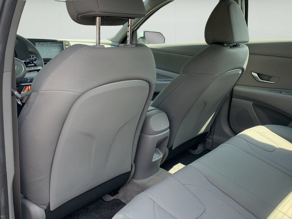 Certified 2026 Hyundai Elantra SE w/ Cargo Package FWD image 17