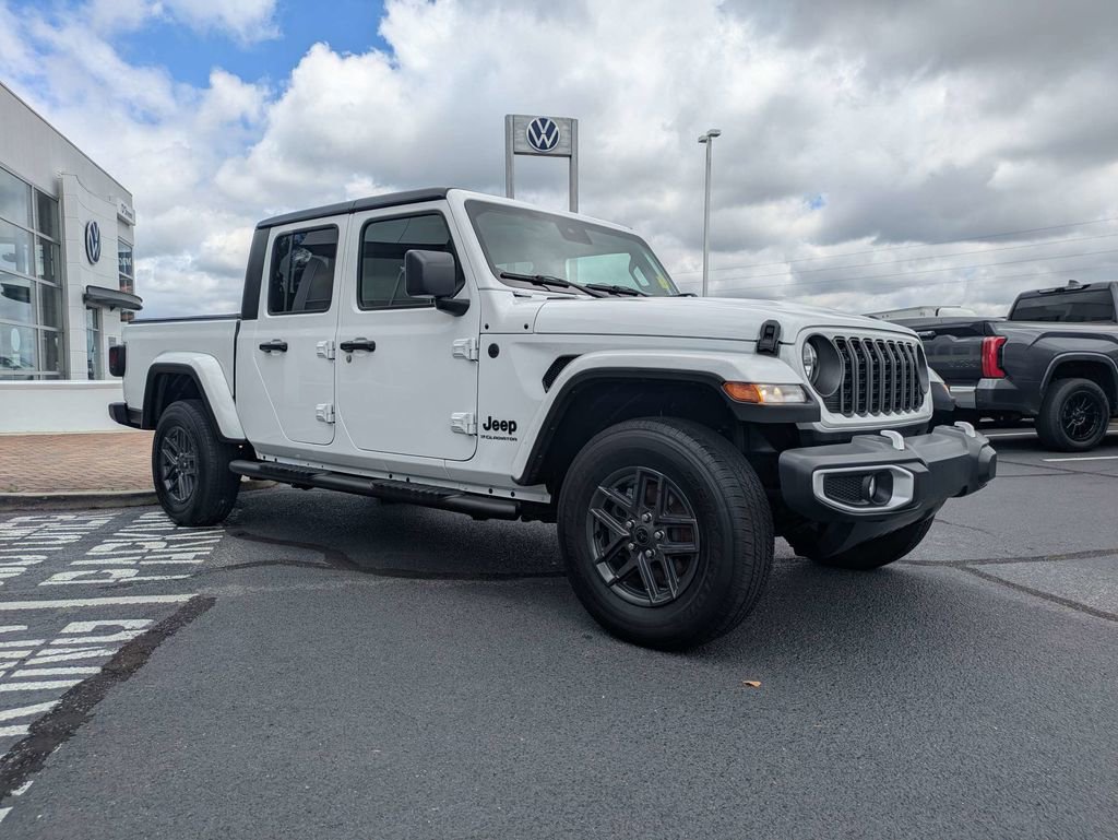 Used 2024 Jeep Gladiator Sport AWD/4WD image 3