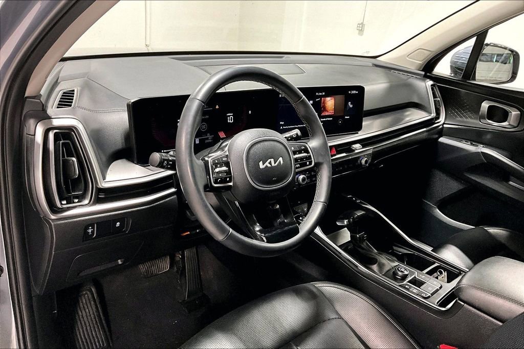 Used 2024 Kia Sorento S image 16