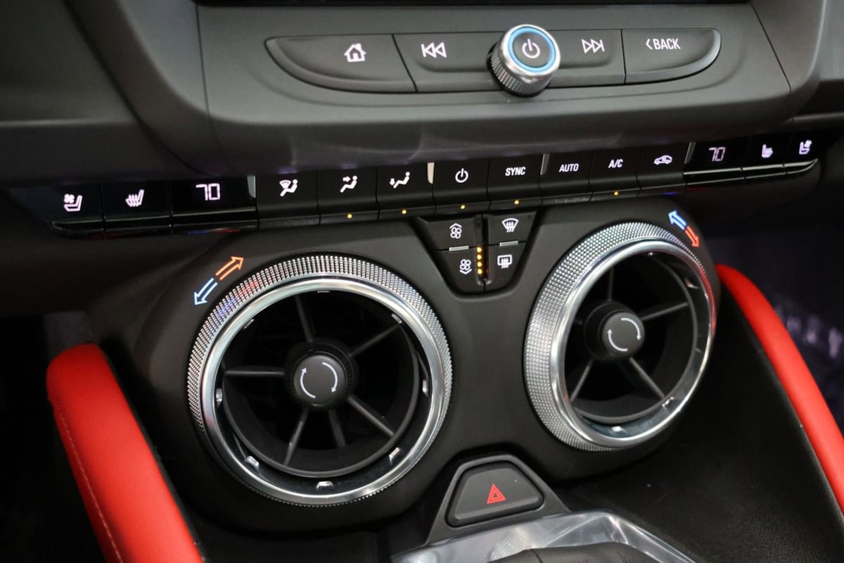 Used 2018 Chevrolet Camaro SS RWD image 31