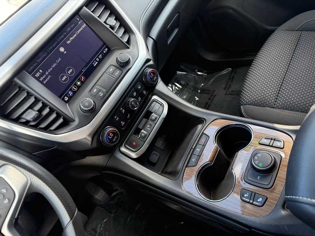 Used 2023 GMC Acadia SLE w/ Driver Convenience Package image 24