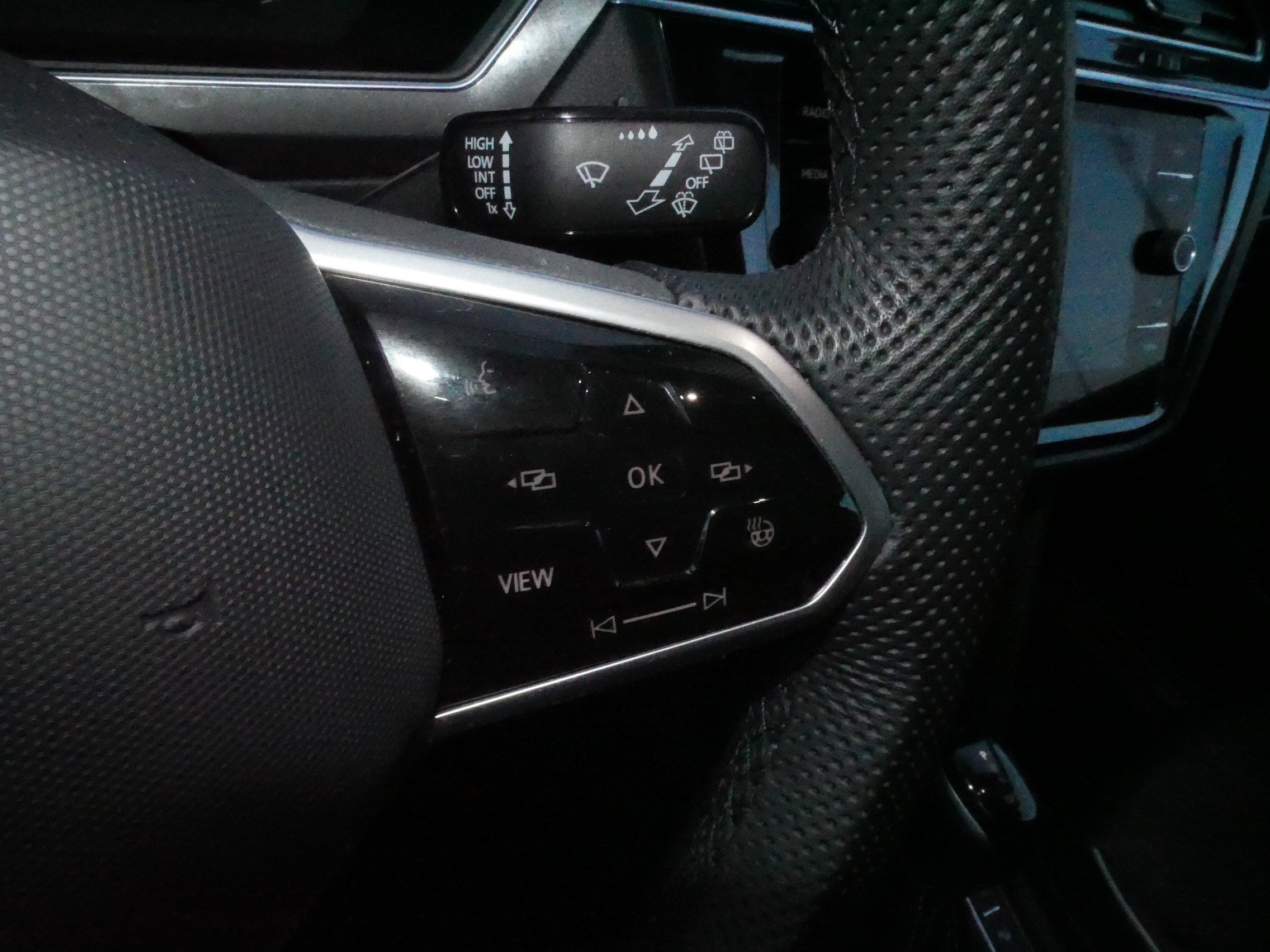 Certified 2022 Volkswagen Tiguan SEL R-Line image 25