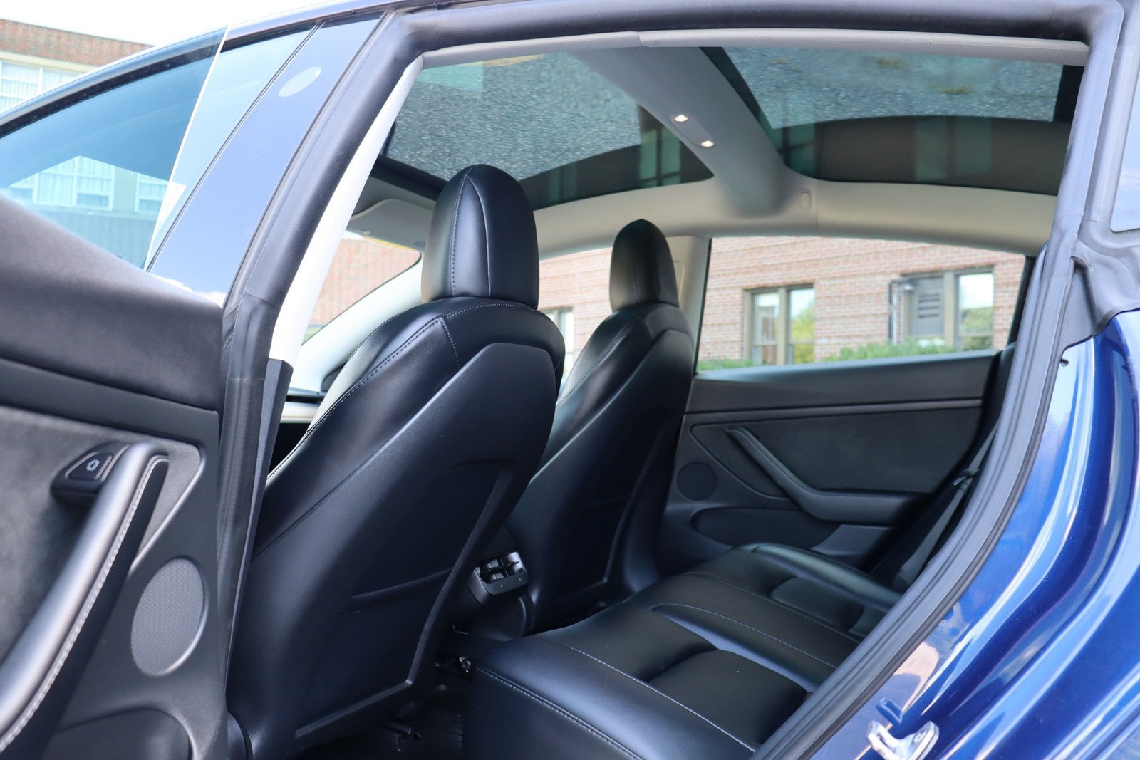 Used 2022 Tesla Model 3 Standard Range RWD image 12