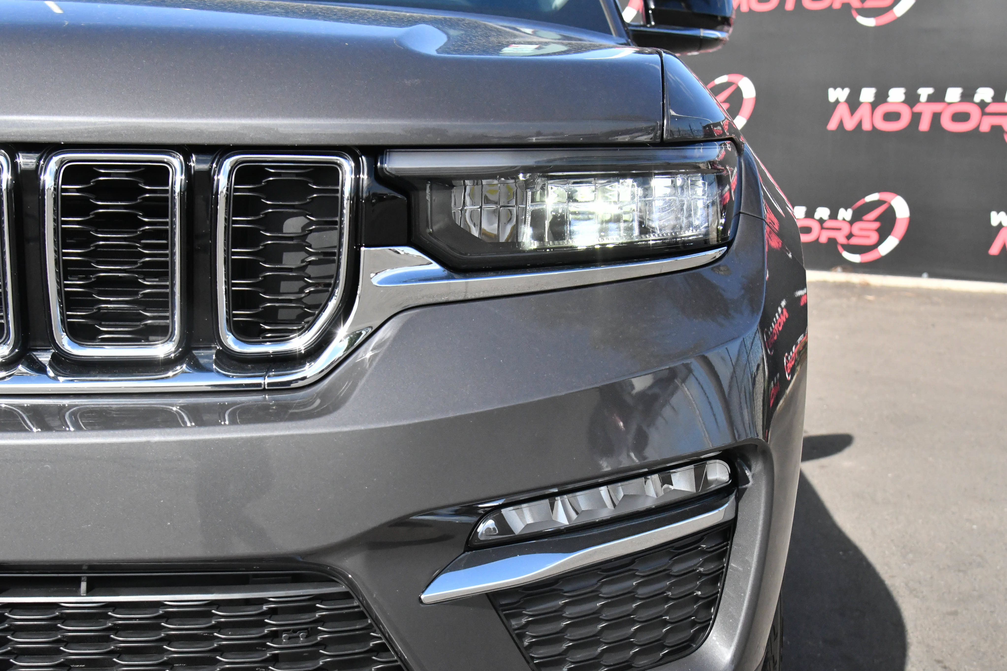 Used 2022 Jeep Grand Cherokee Limited 4xe w/ MOPAR Finishing Package AWD/4WD image 11