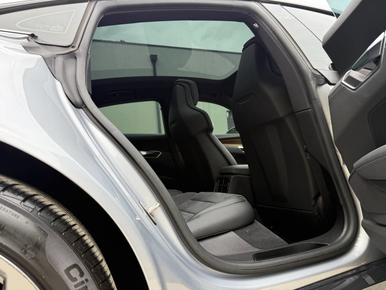 Used 2022 Audi e-tron GT Premium Plus image 16