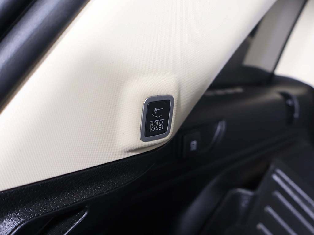Used 2022 Jeep Grand Cherokee Limited AWD/4WD image 22