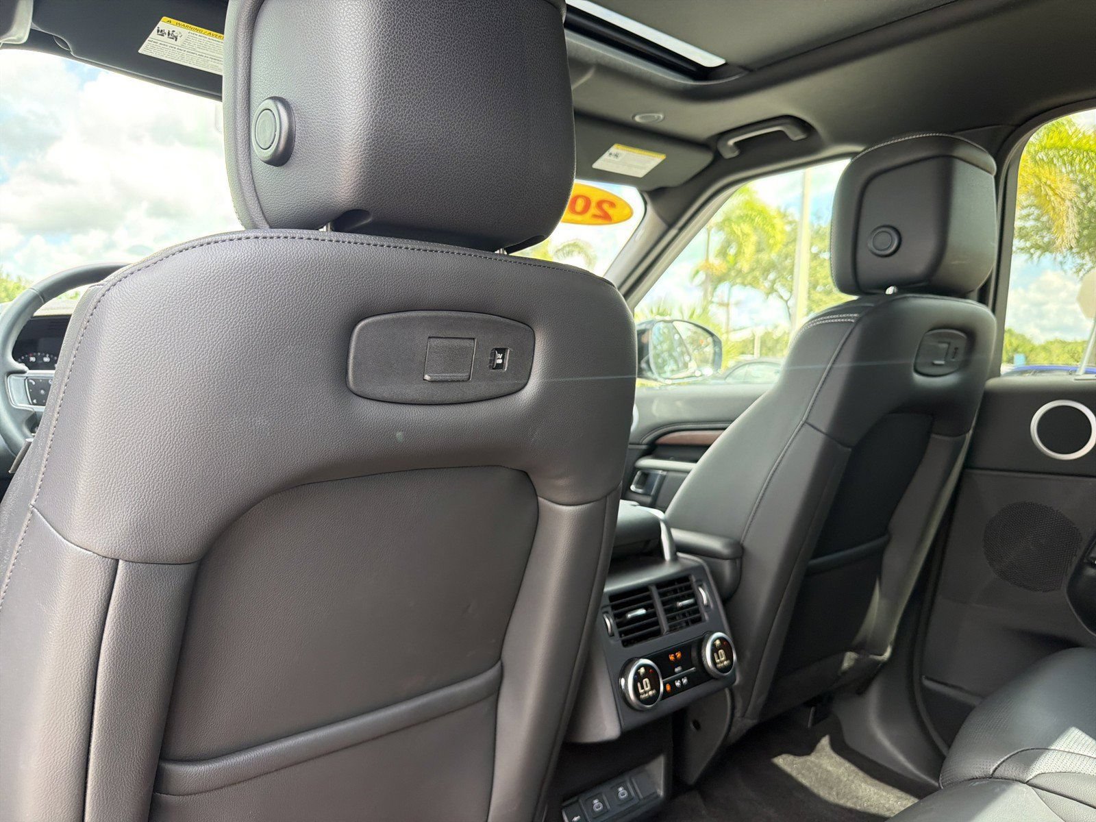Used 2025 Land Rover Discovery Dynamic SE AWD/4WD image 20