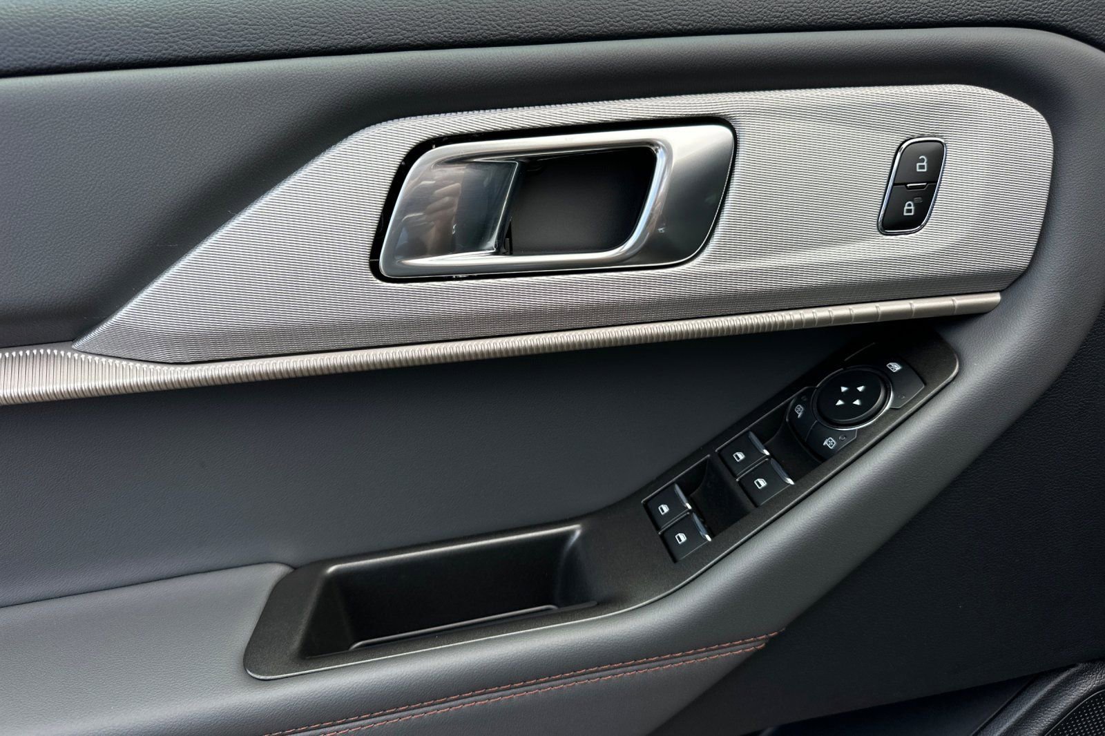 New 2026 Ford Explorer Active w/ Active Comfort Package RWD image 10