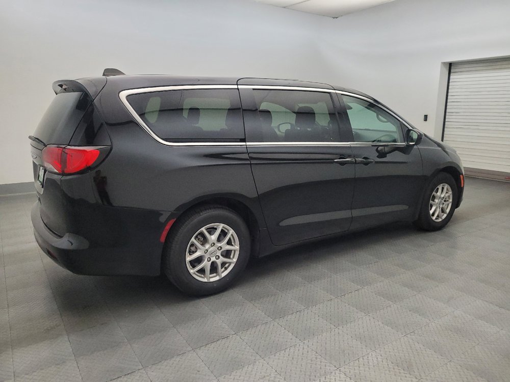 Used 2024 Chrysler Voyager LX FWD image 10