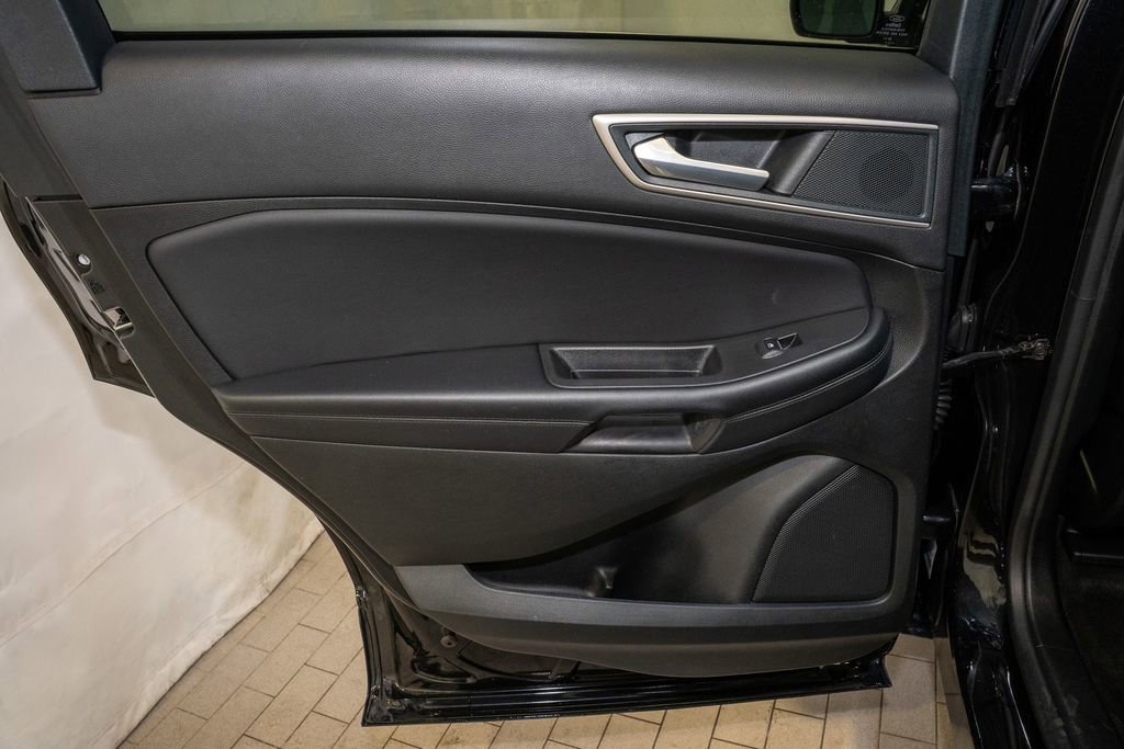 Used 2024 Ford Edge SEL image 9