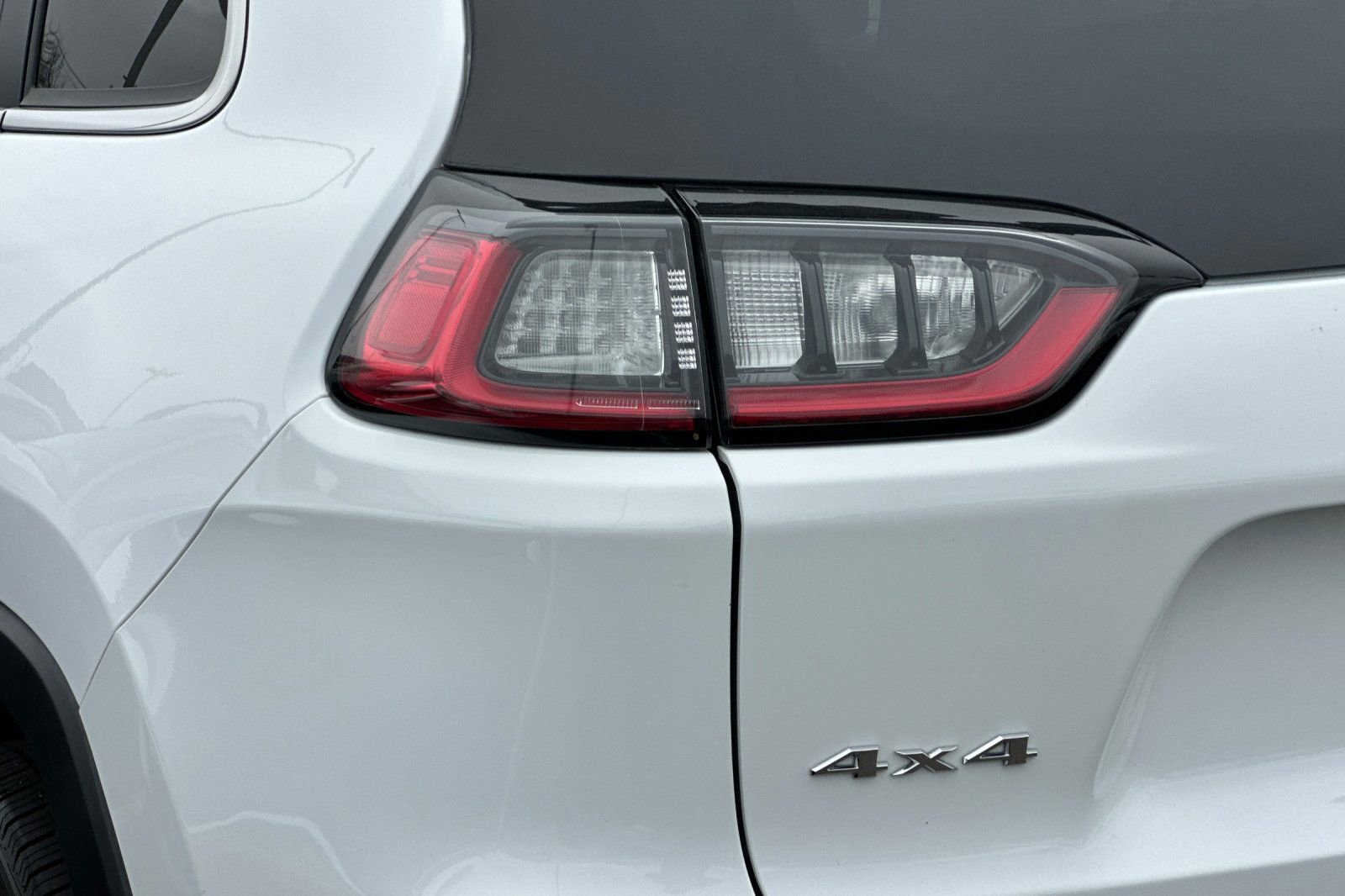 Used 2019 Jeep Cherokee Limited image 25